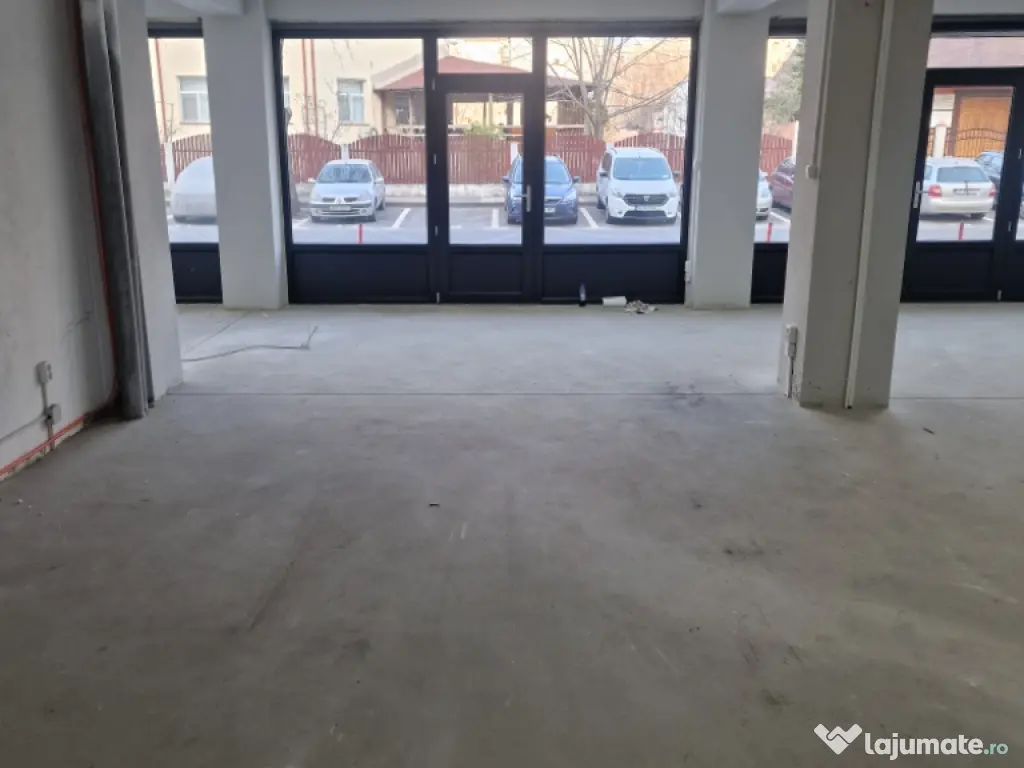Închiriez spațiu comercial 