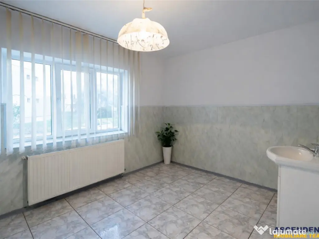 FILM! Targu Secuiesc,2 camere,partial renovat,recomandat:loc 