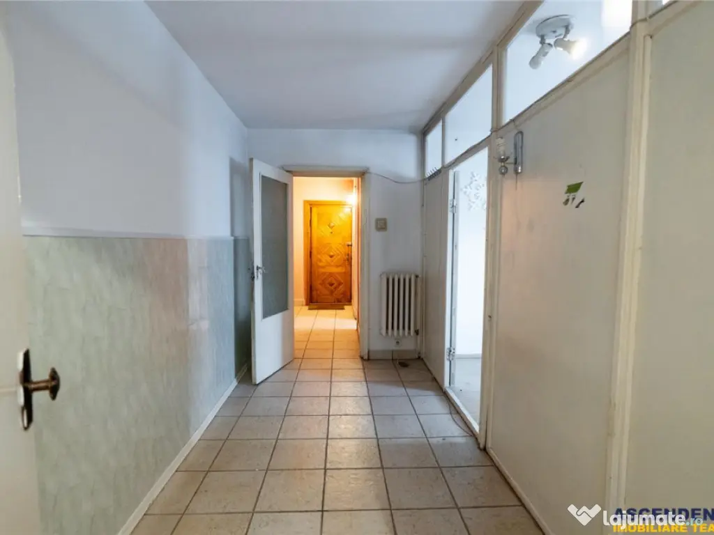 FILM! Targu Secuiesc,2 camere,partial renovat,recomandat:loc 