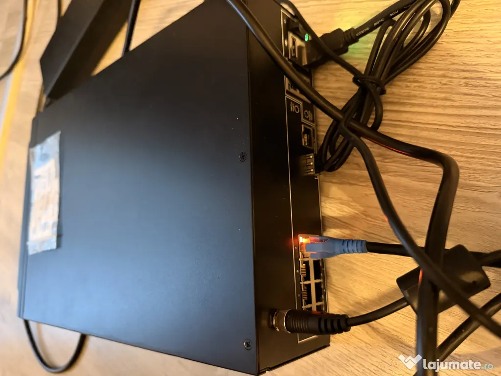 AXIS S2208 NVR 8 Canale PoE 4K + 4TB Recorder Supraveghere Profesional 