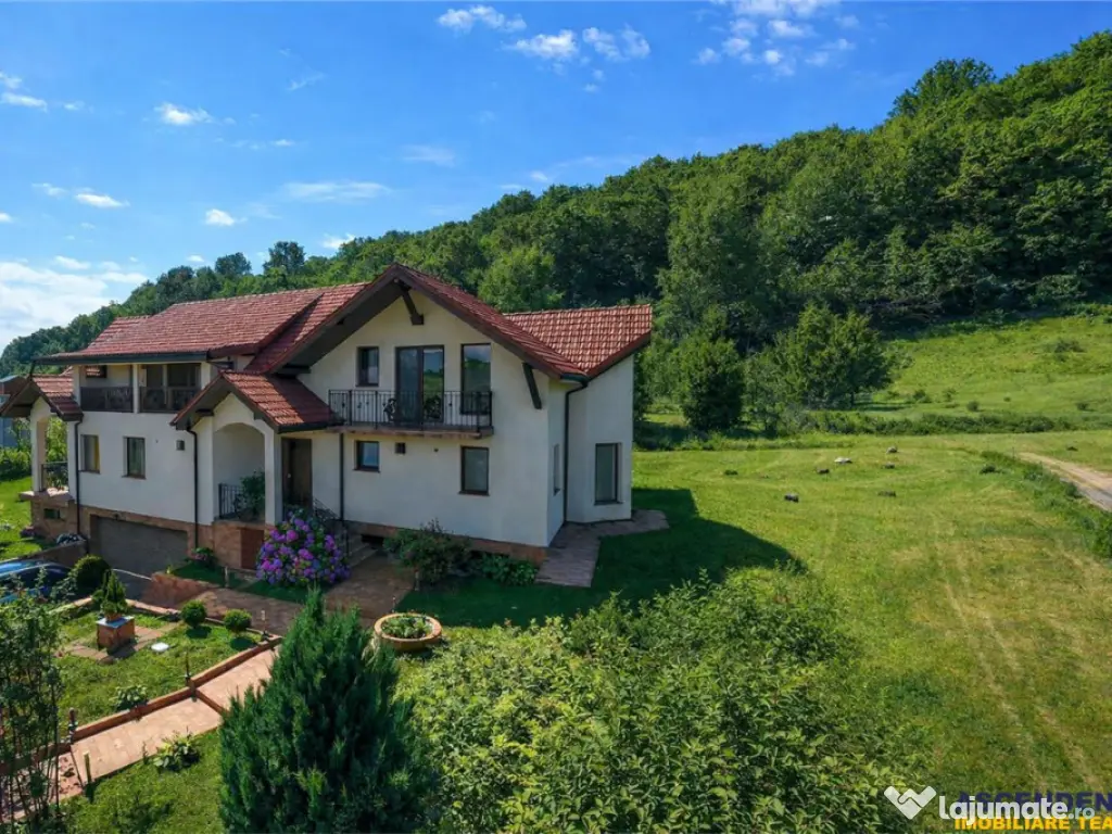 FILM! Resedinta nobiliara, in inima coltului verde al Vaii N