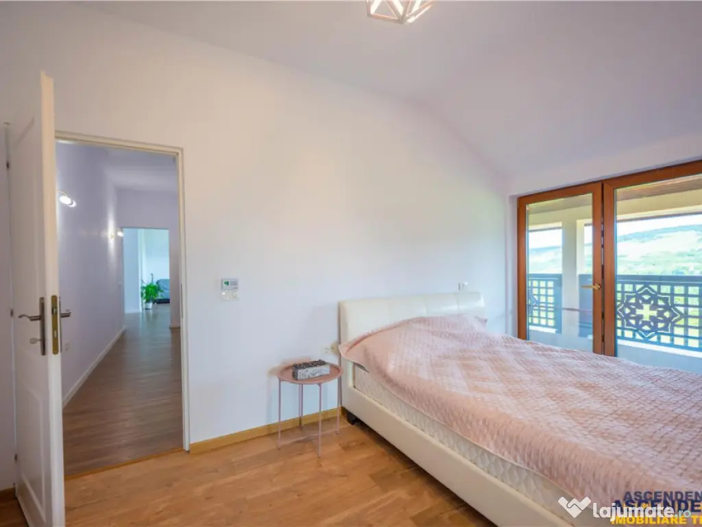 FILM! Resedinta nobiliara, in inima coltului verde al Vaii N