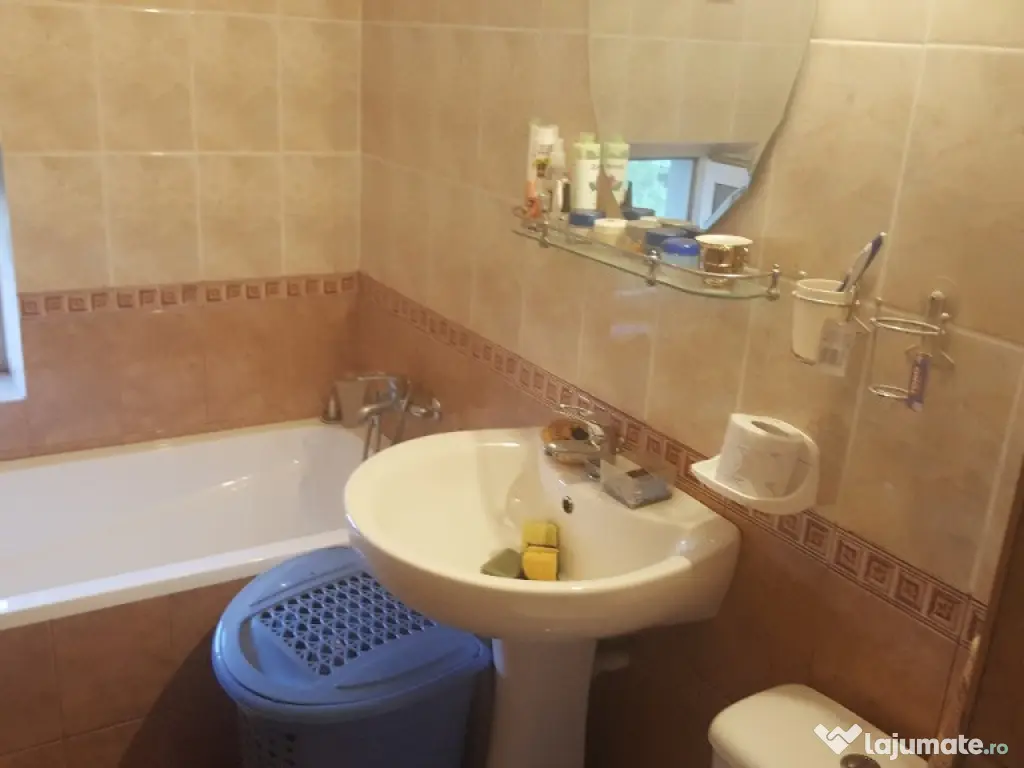 Mamaia Sat – Vila P+2 mobilata si utilata 