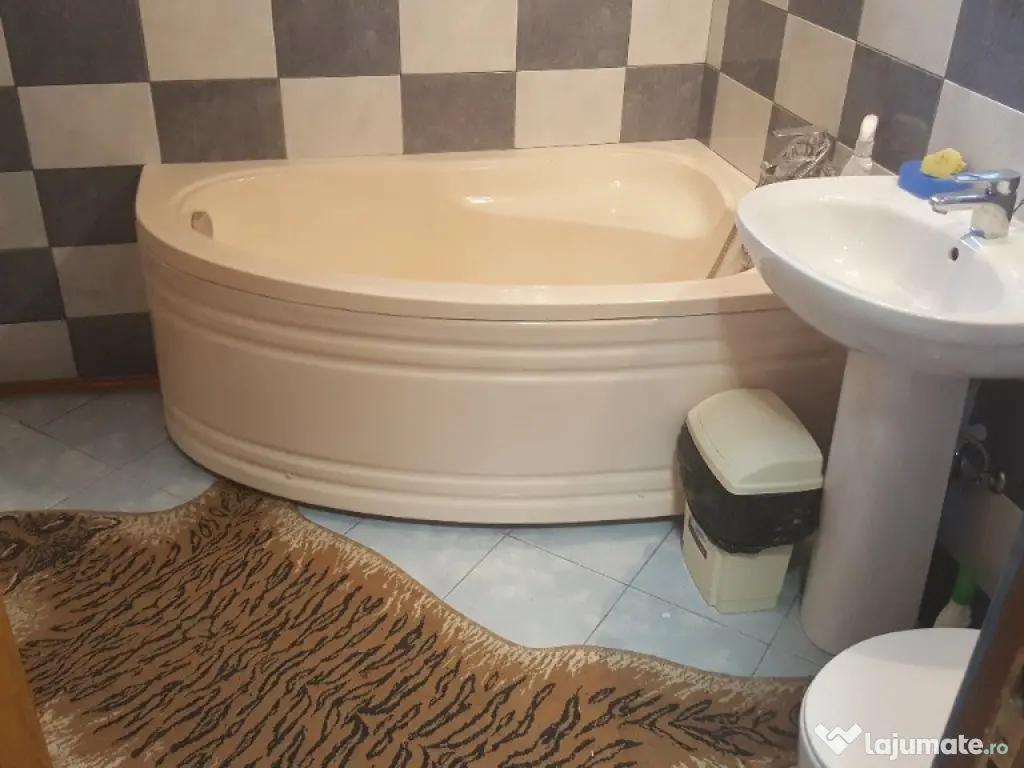 Mamaia Sat – Vila P+2 mobilata si utilata 