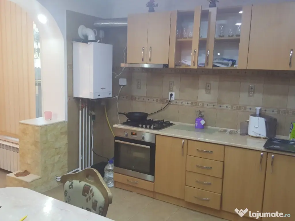 Mamaia Sat – Vila P+2 mobilata si utilata 