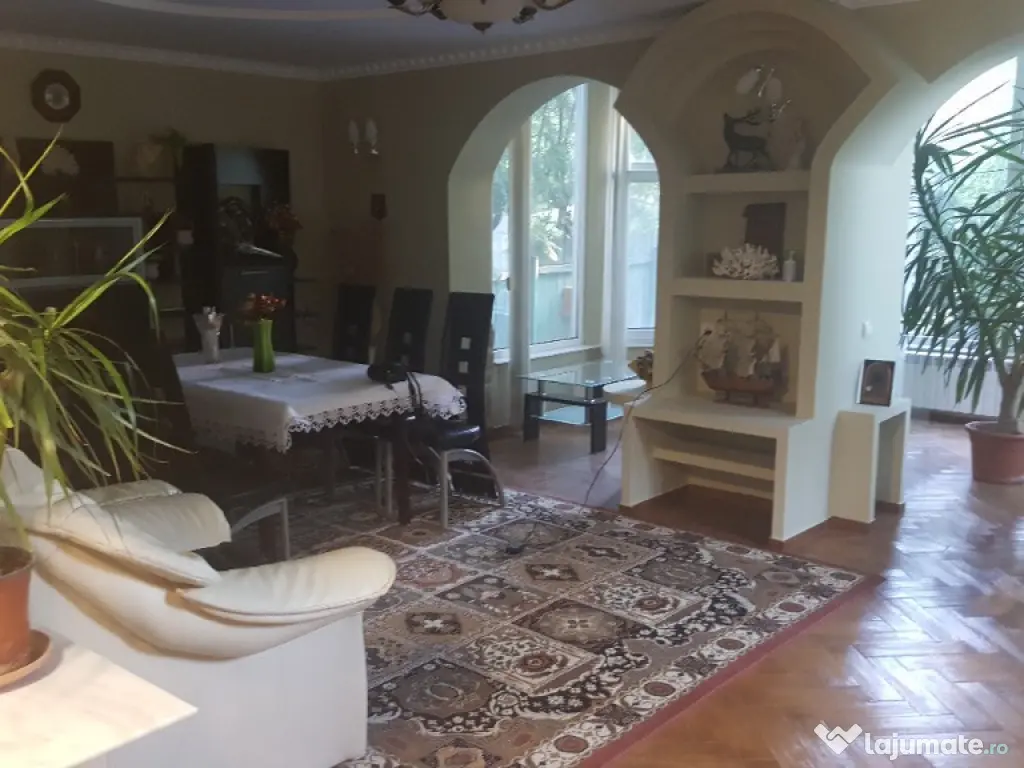 Mamaia Sat – Vila P+2 mobilata si utilata 