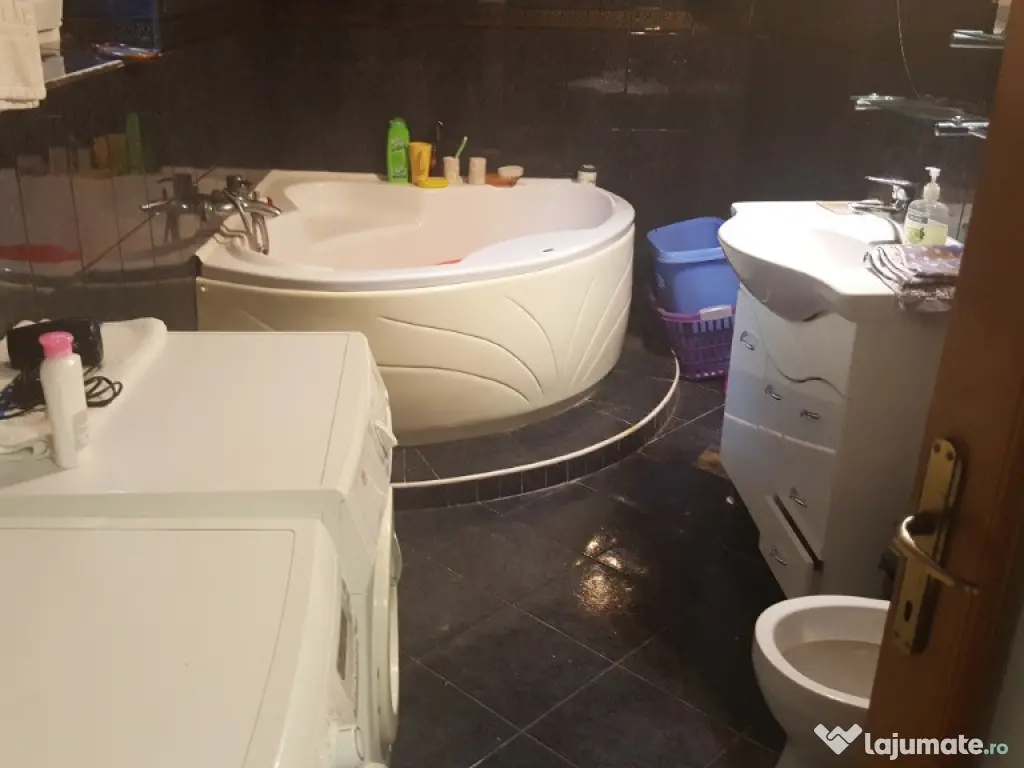 Mamaia Sat – Vila P+2 mobilata si utilata 