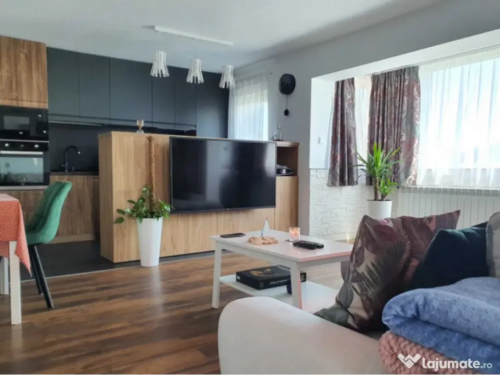 Apartament 3 camere zona Razoare