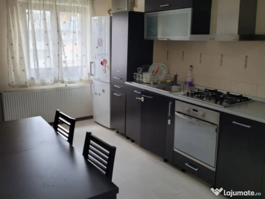 Apartament 4 camere langa tribunal. 