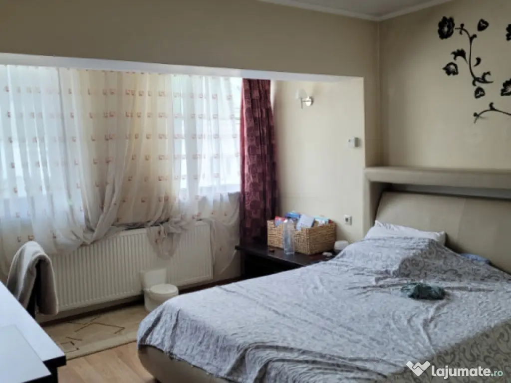 Apartament 4 camere langa tribunal. 