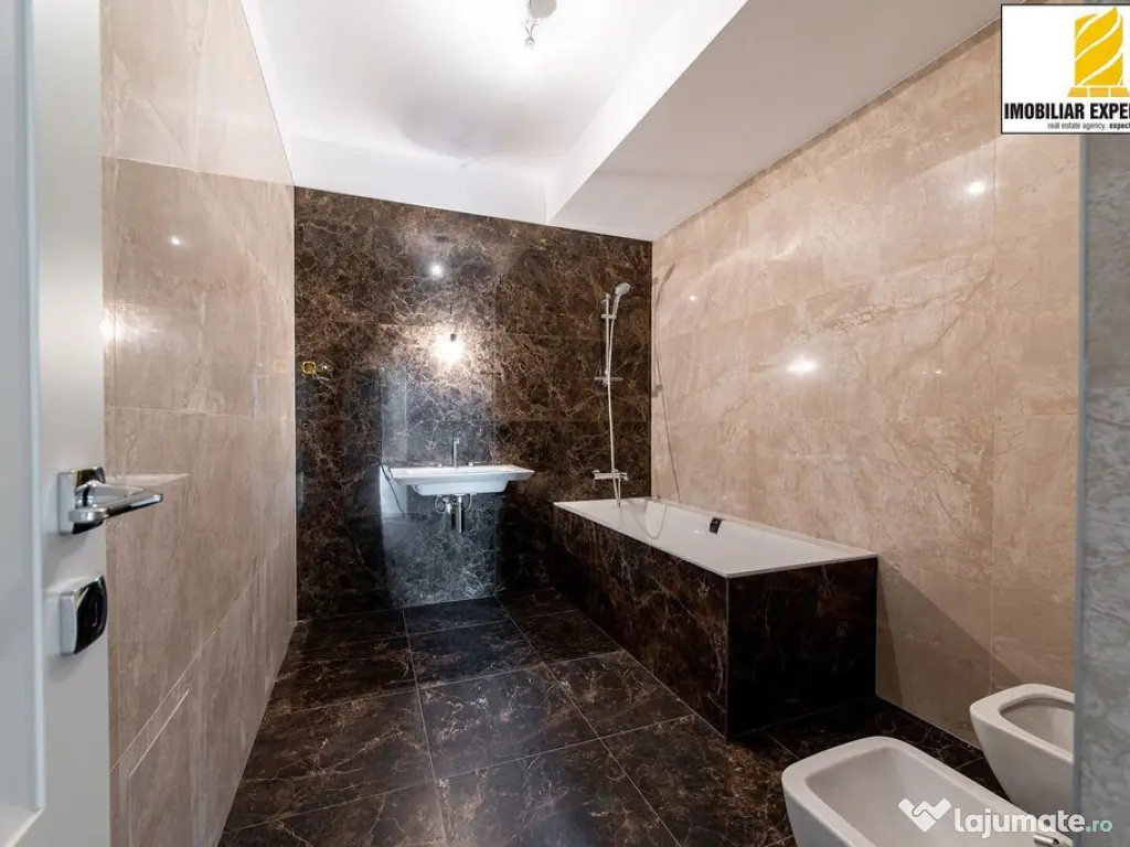 Herastrau: Penthouse 391 mp 7 Camere concept unic. 