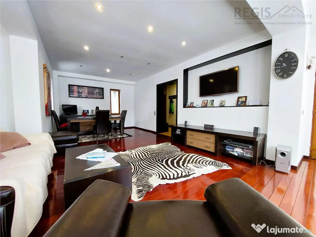 Resedinta Exclusivista Sinaia, Central