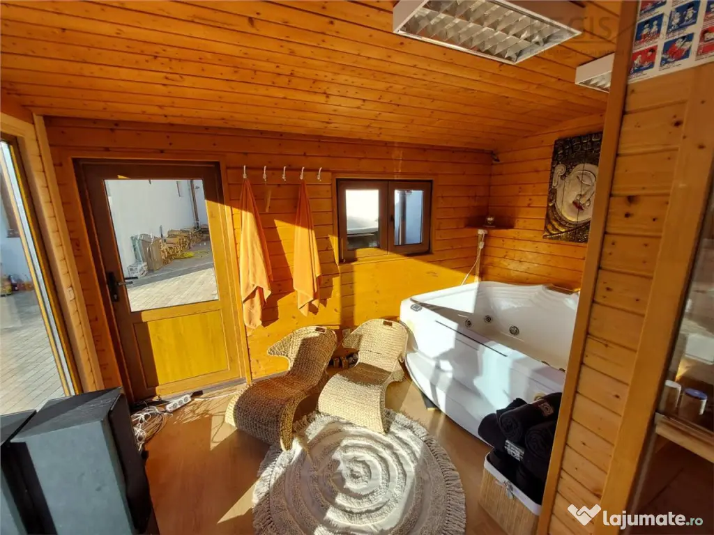 Resedinta Exclusivista Sinaia, Central