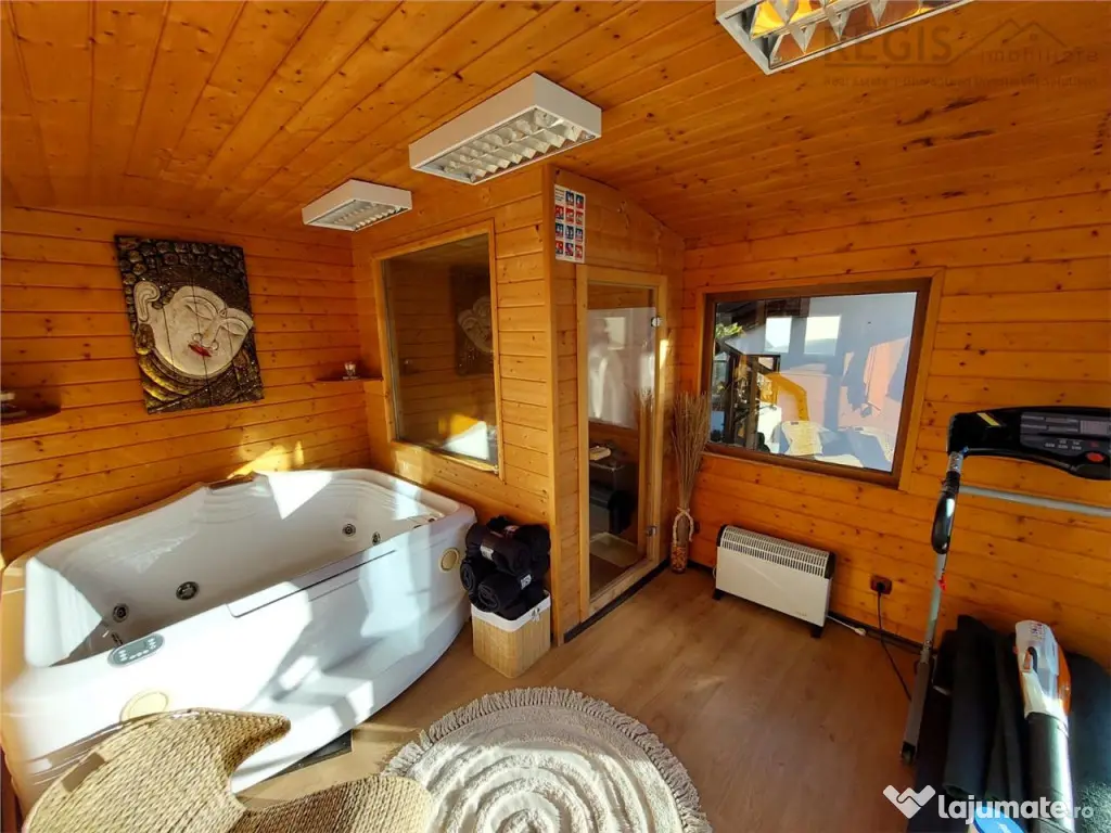 Resedinta Exclusivista Sinaia, Central