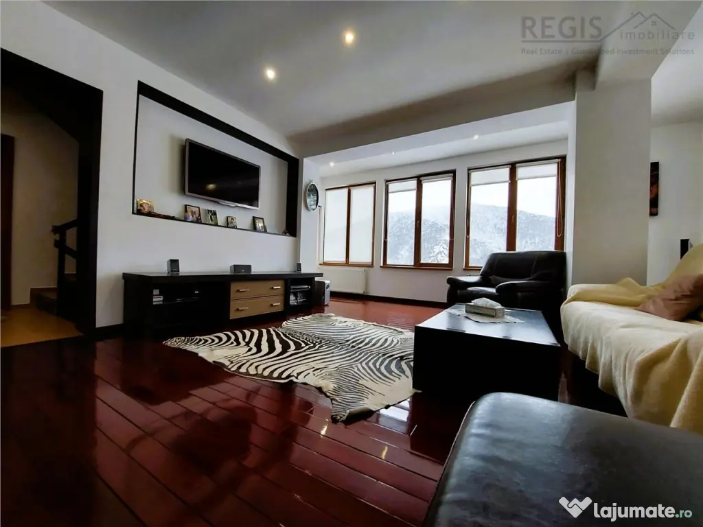 Resedinta Exclusivista Sinaia, Central