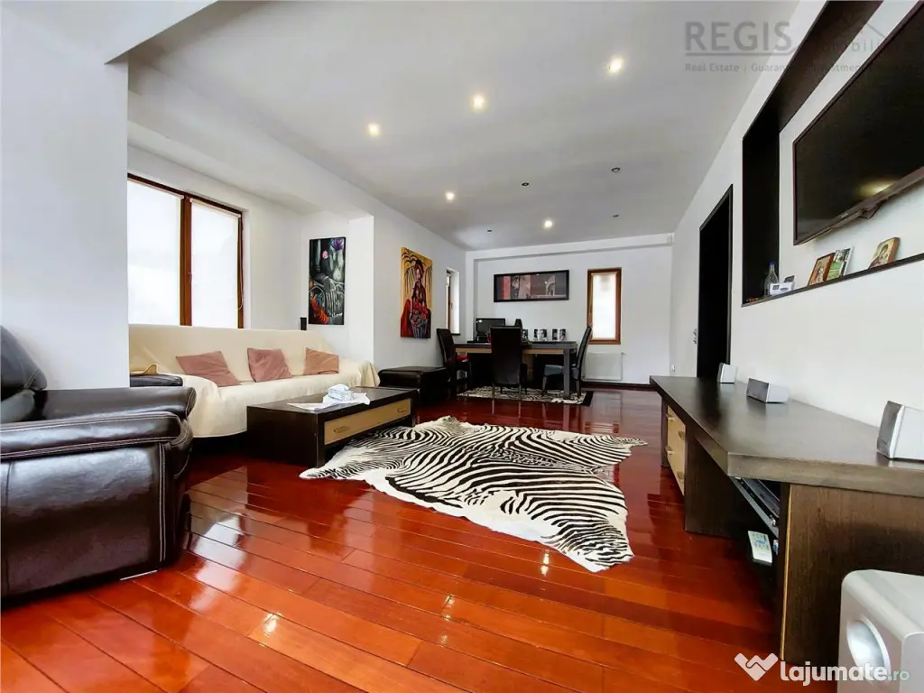 Resedinta Exclusivista Sinaia, Central