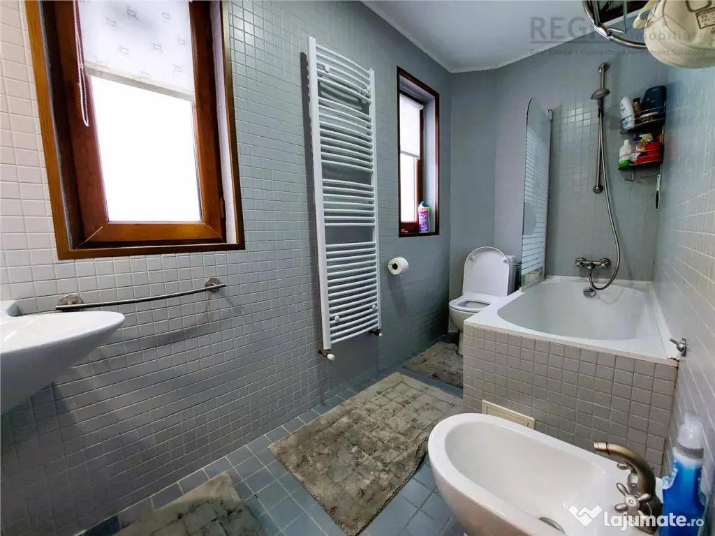 Resedinta Exclusivista Sinaia, Central