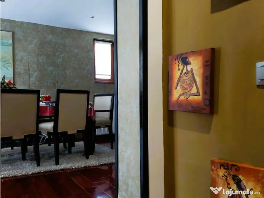 Resedinta Exclusivista Sinaia, Central