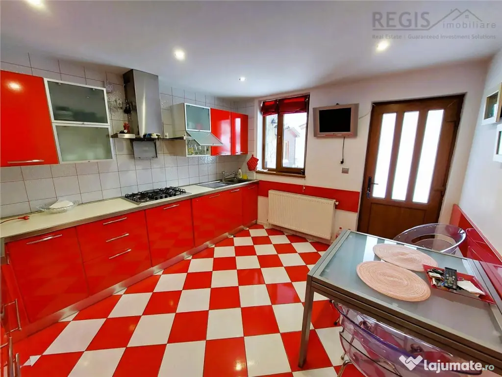 Resedinta Exclusivista Sinaia, Central