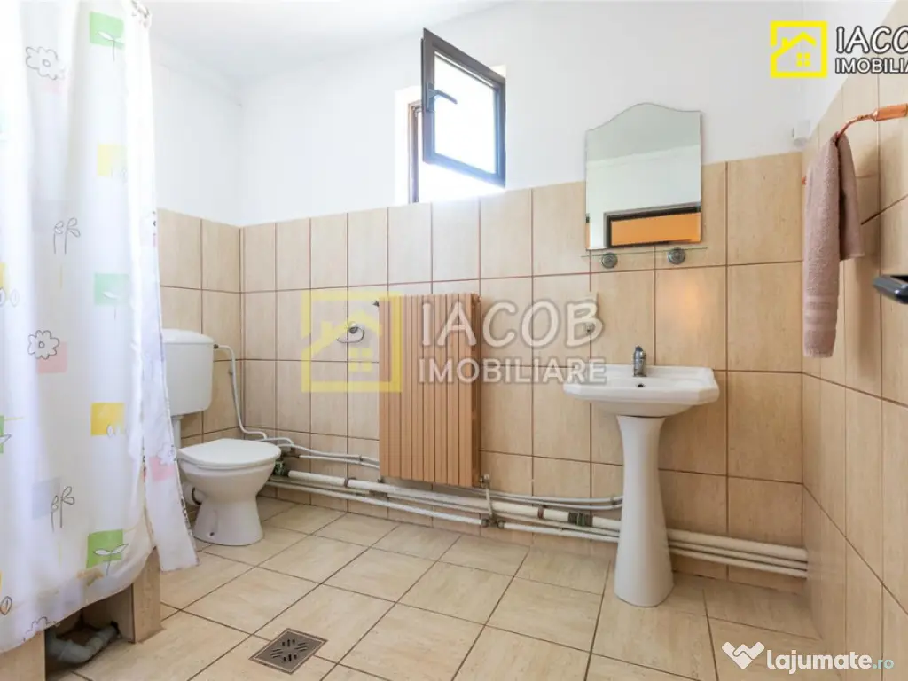 Pensiune cu 15 camere de cazare, restaurant, corpuri adminis 