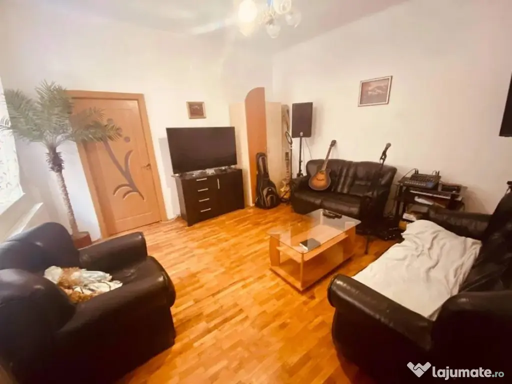 Apartament 2 camere semidecomandat - zona Centrul Istoric.