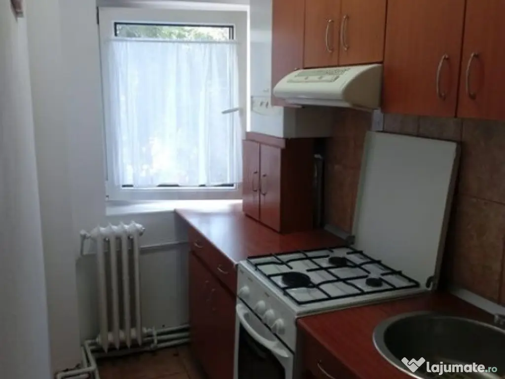 Inchiriez apartament o camera