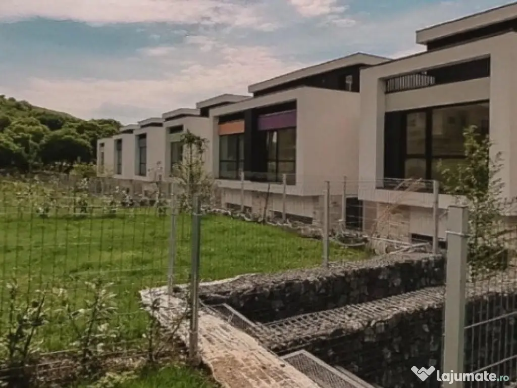 Ansamblucase lux, 4 camere, 120mp utili, panorama superba z 