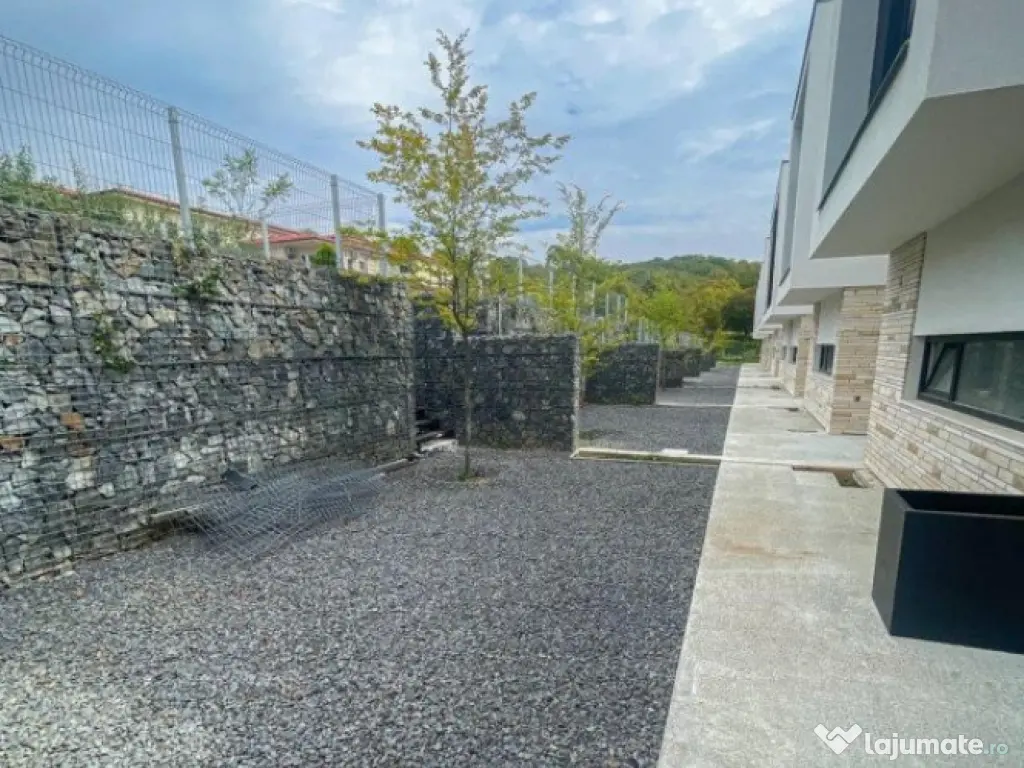 Ansamblucase lux, 4 camere, 120mp utili, panorama superba z 