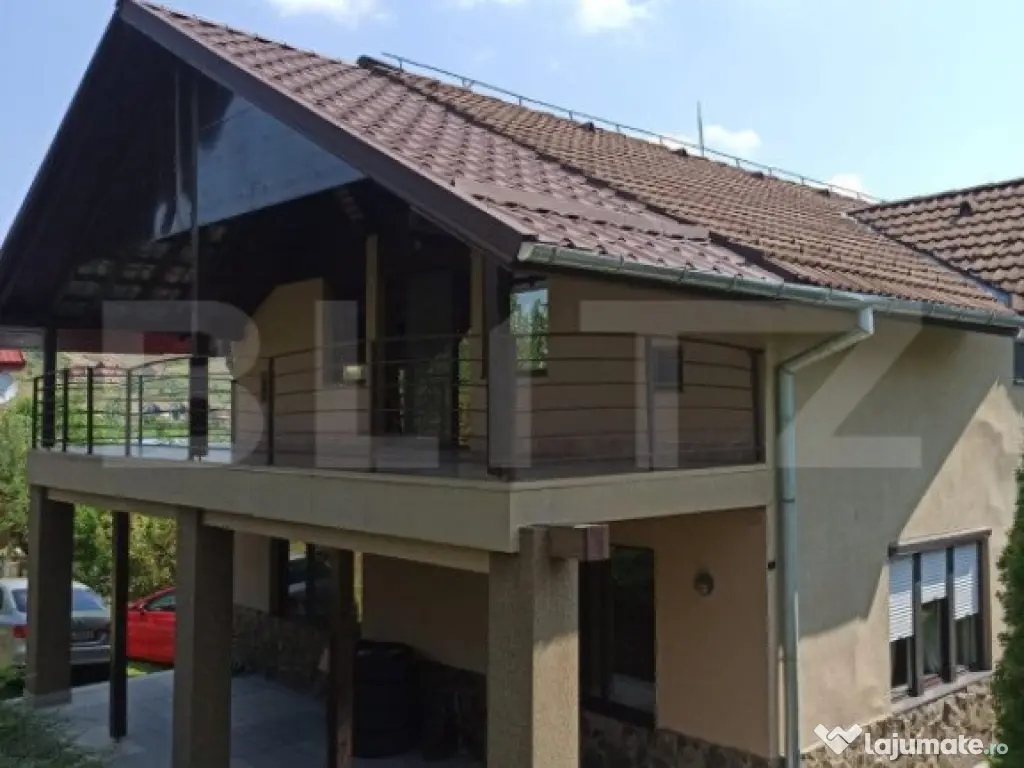 Casa tip vila 8 camere, 350mp, zona Corunca