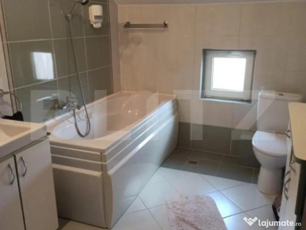 Casa tip vila 8 camere, 350mp, zona Corunca