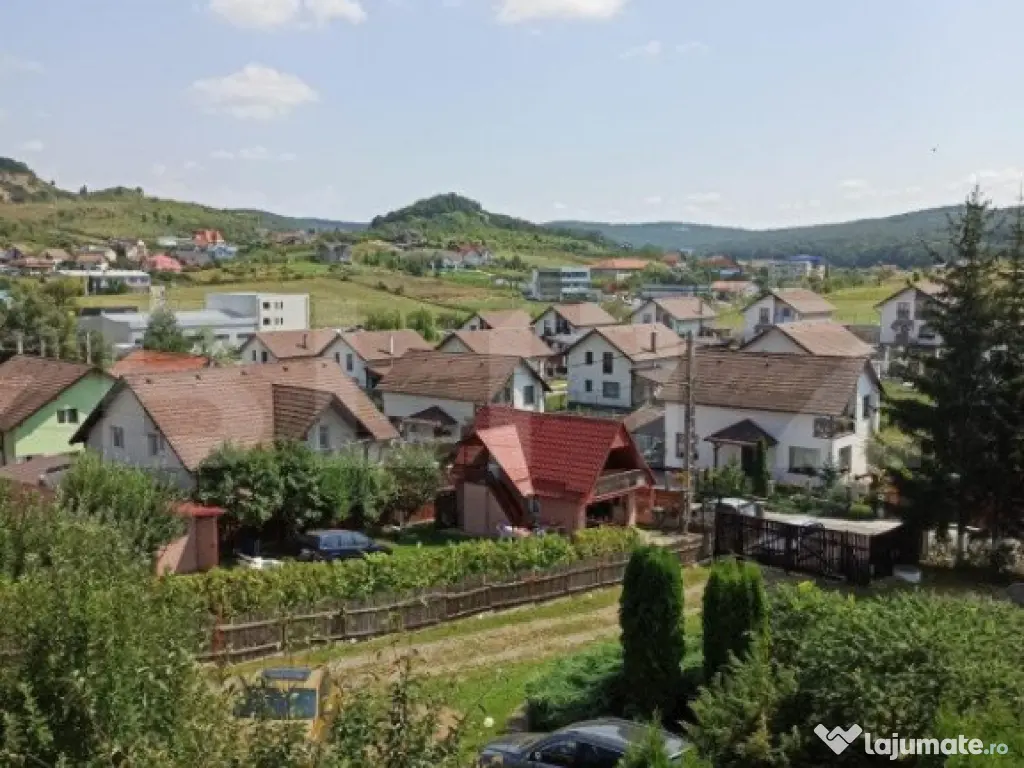 Casa tip vila 8 camere, 350mp, zona Corunca