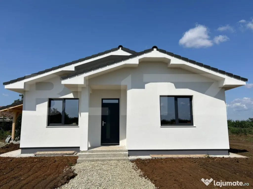 Casa semifinisata cu garduri la doar 15 km de Oradea