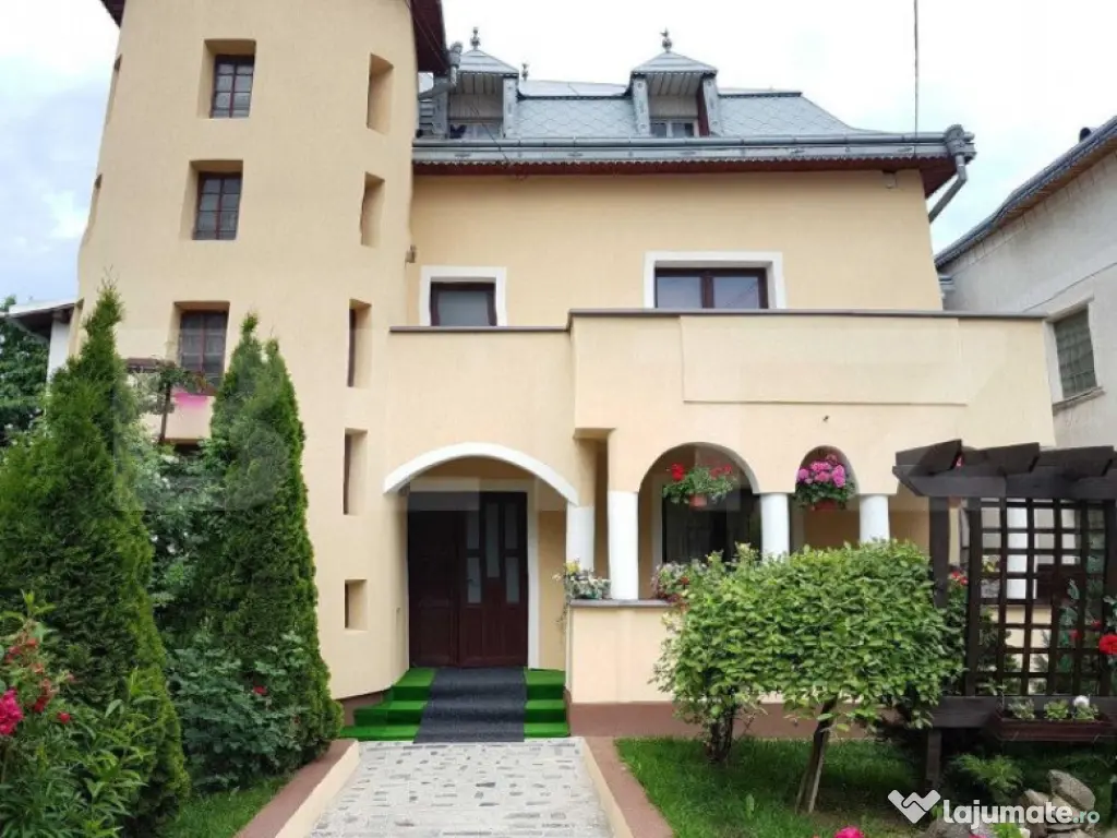 Casa individuala, 310 mp, teren 650 mp, zona Zamca