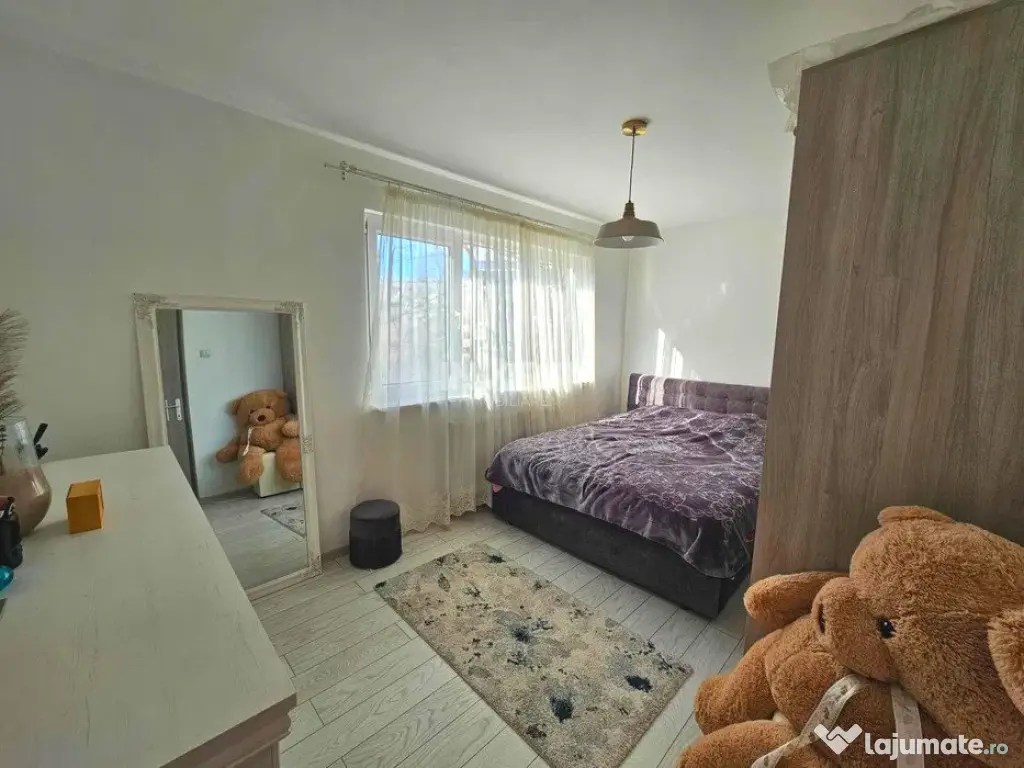 Apartament 3 camere-etajul 2-67mp-Podu Ros-Palas Mall