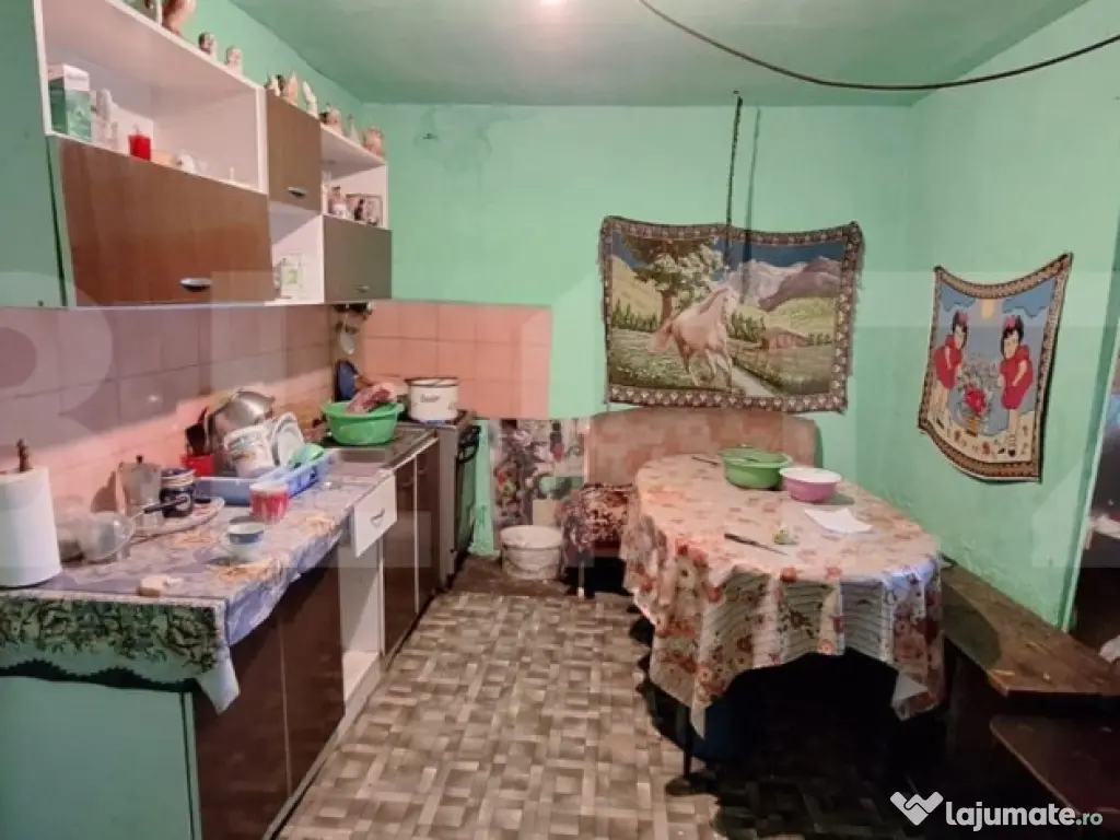Casa bătrânească cu anexe , teren de 4200mp, zona Madaras