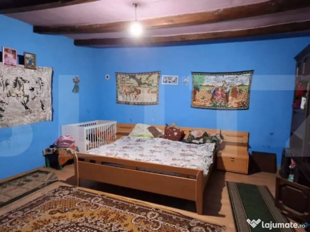 Casa bătrânească cu anexe , teren de 4200mp, zona Madaras