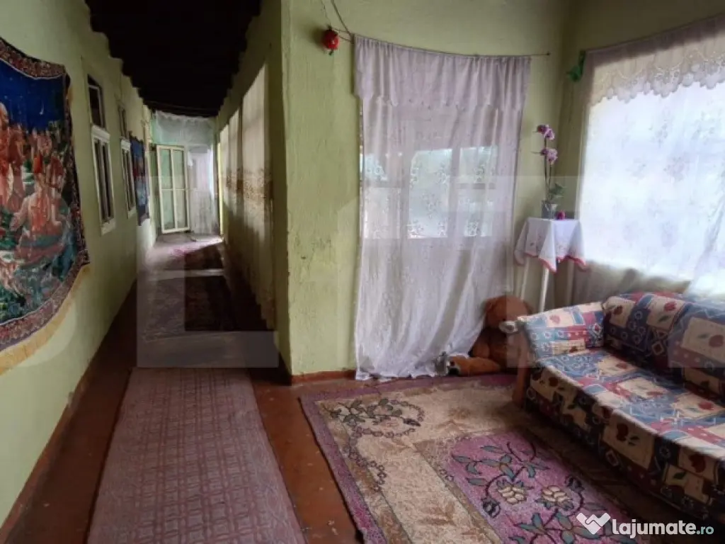 Casa bătrânească cu anexe , teren de 4200mp, zona Madaras