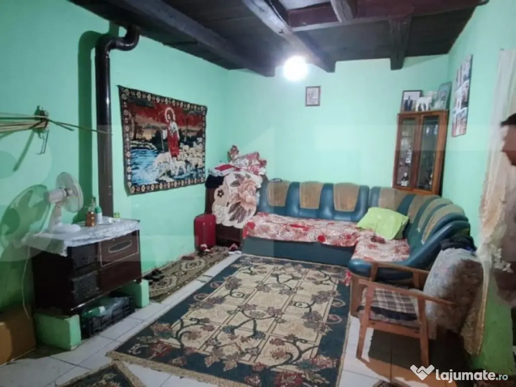 Casa bătrânească cu anexe , teren de 4200mp, zona Madaras