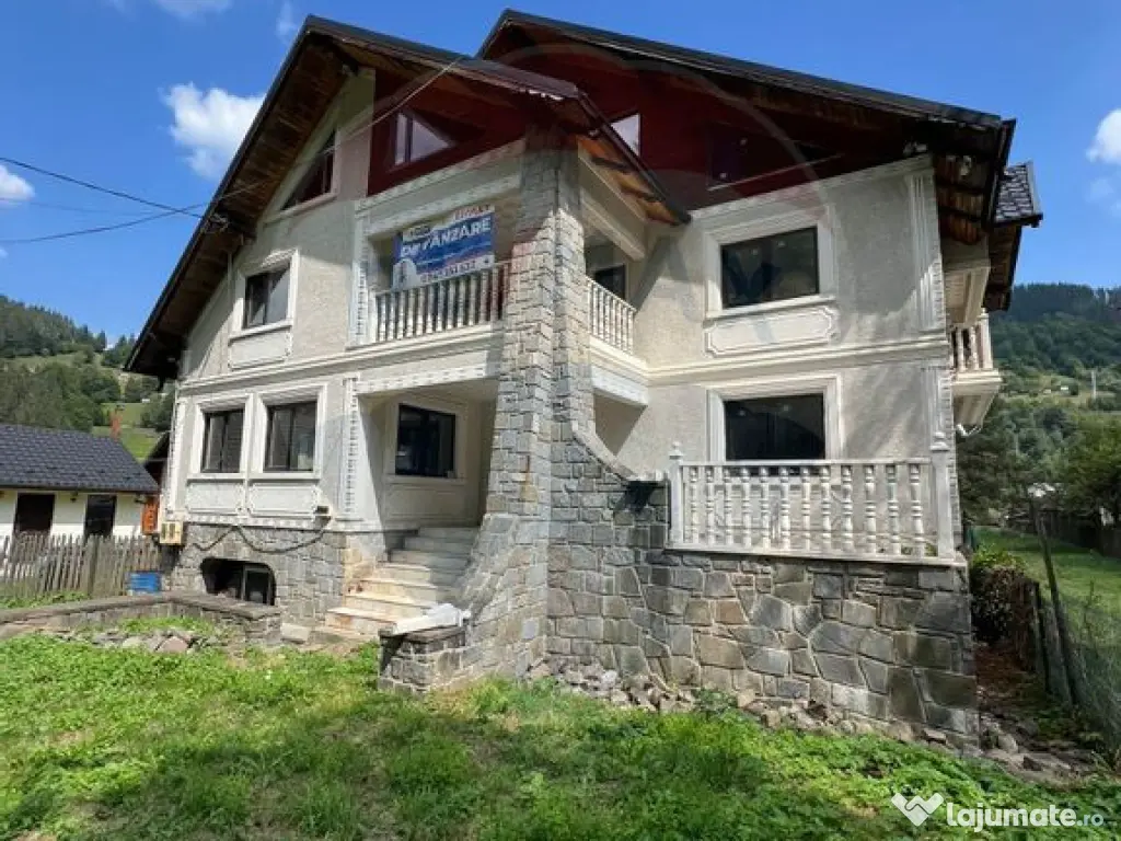 Casă / Vilă 7 camere sat Mădei comuna Borca Jud Neamț 