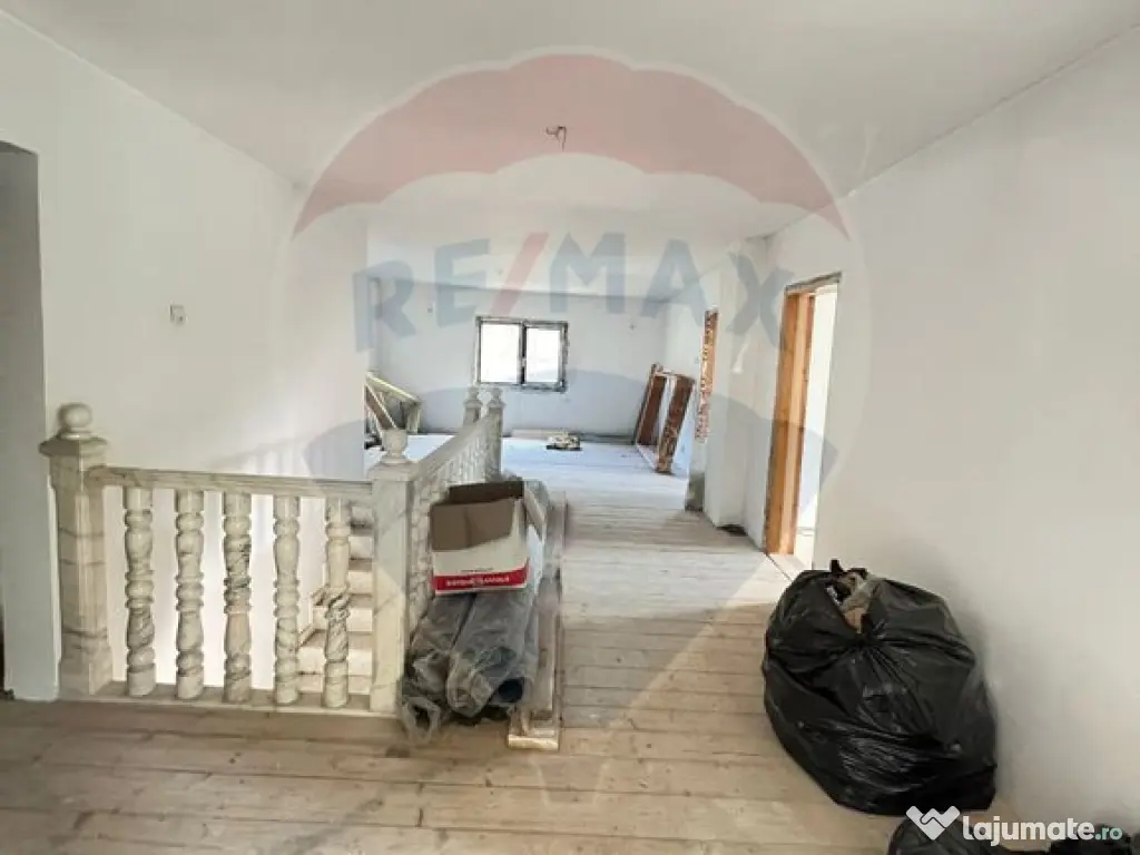 Casă / Vilă 7 camere sat Mădei comuna Borca Jud Neamț 