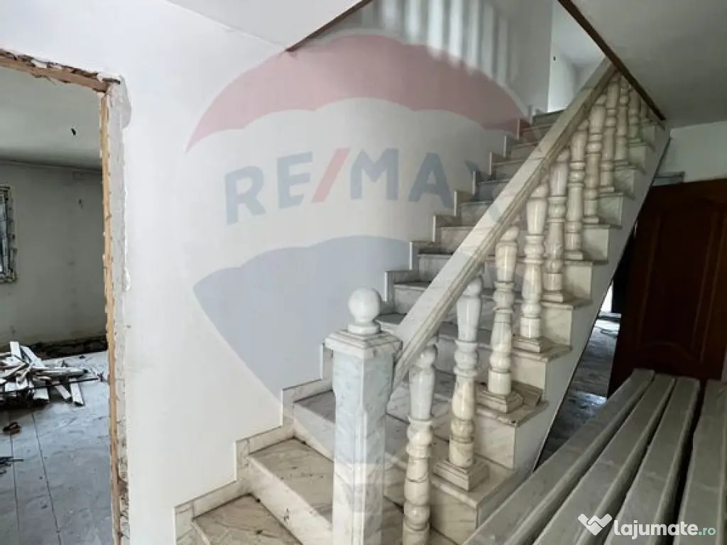 Casă / Vilă 7 camere sat Mădei comuna Borca Jud Neamț 