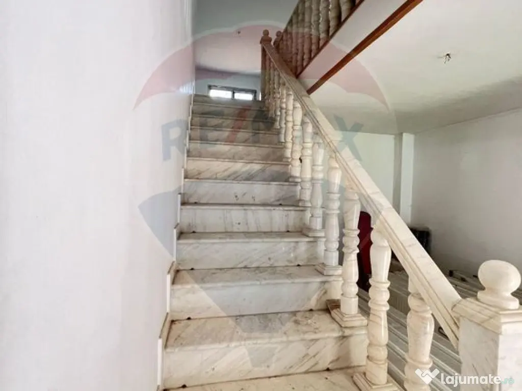 Casă / Vilă 7 camere sat Mădei comuna Borca Jud Neamț 