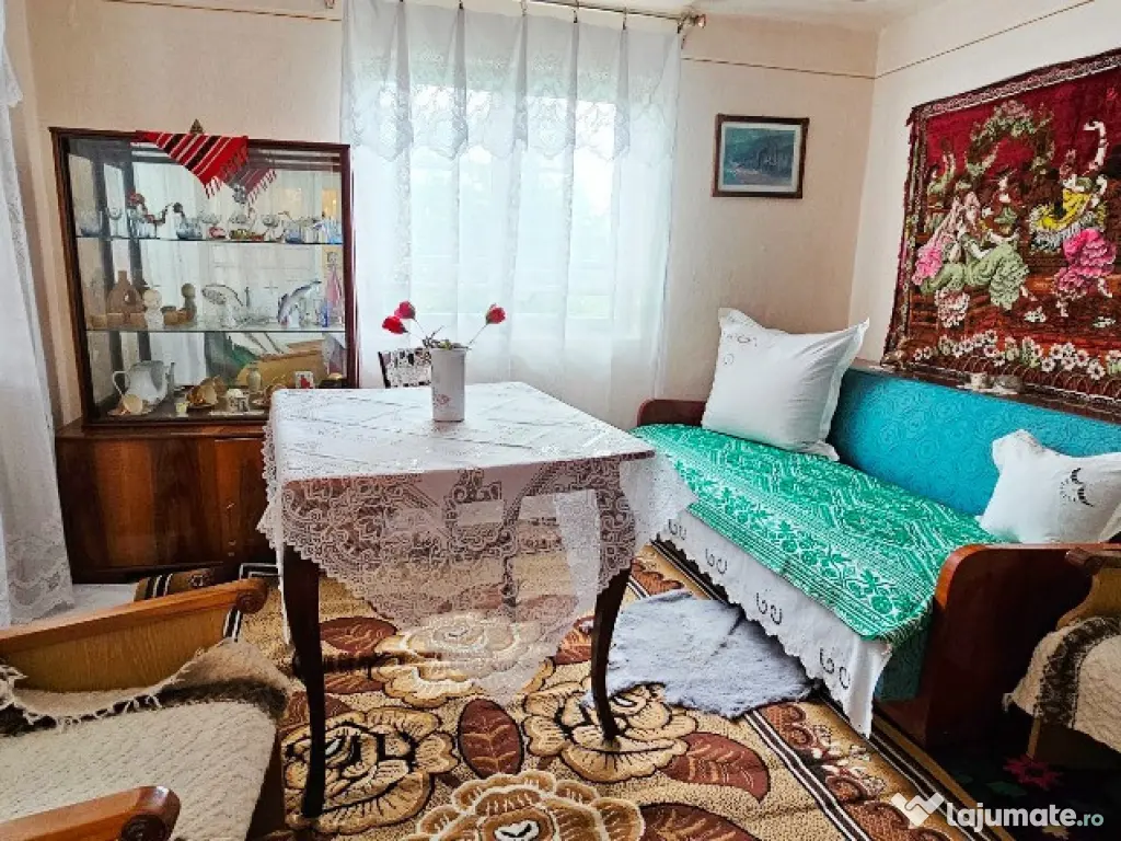 Proprietate Roznov, casa+anexe + teren 3630 mp