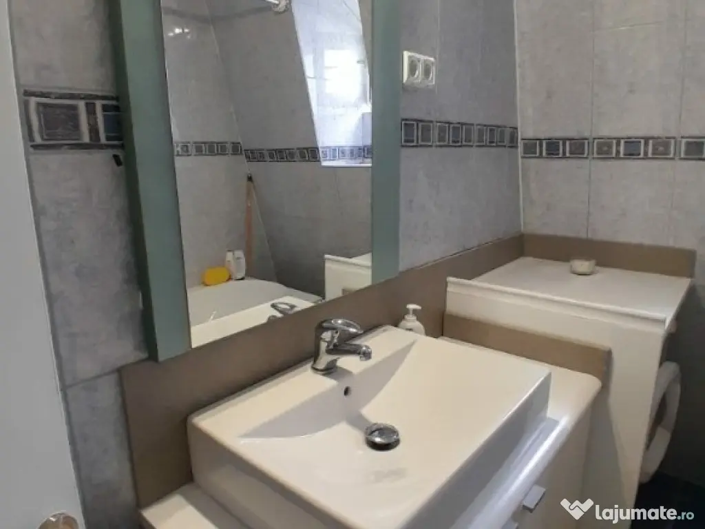 Apartament cu 3 camere Zona Zamca