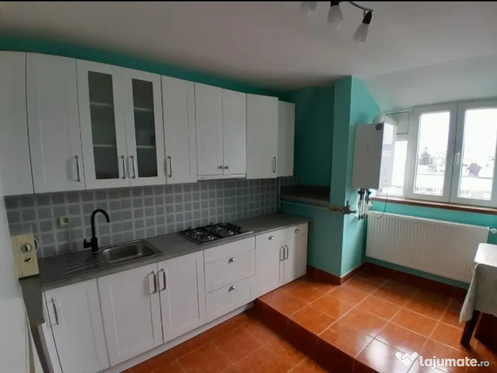 Apartament cu 3 camere Zona Zamca