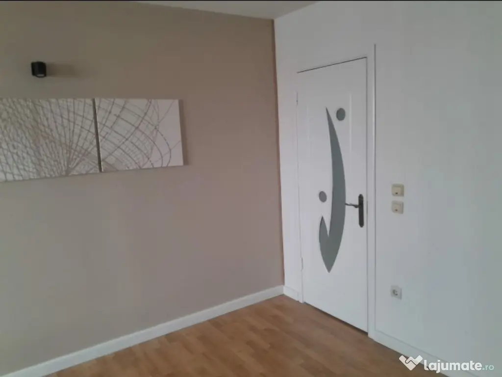 Apartament cu 3 camere Zona Zamca
