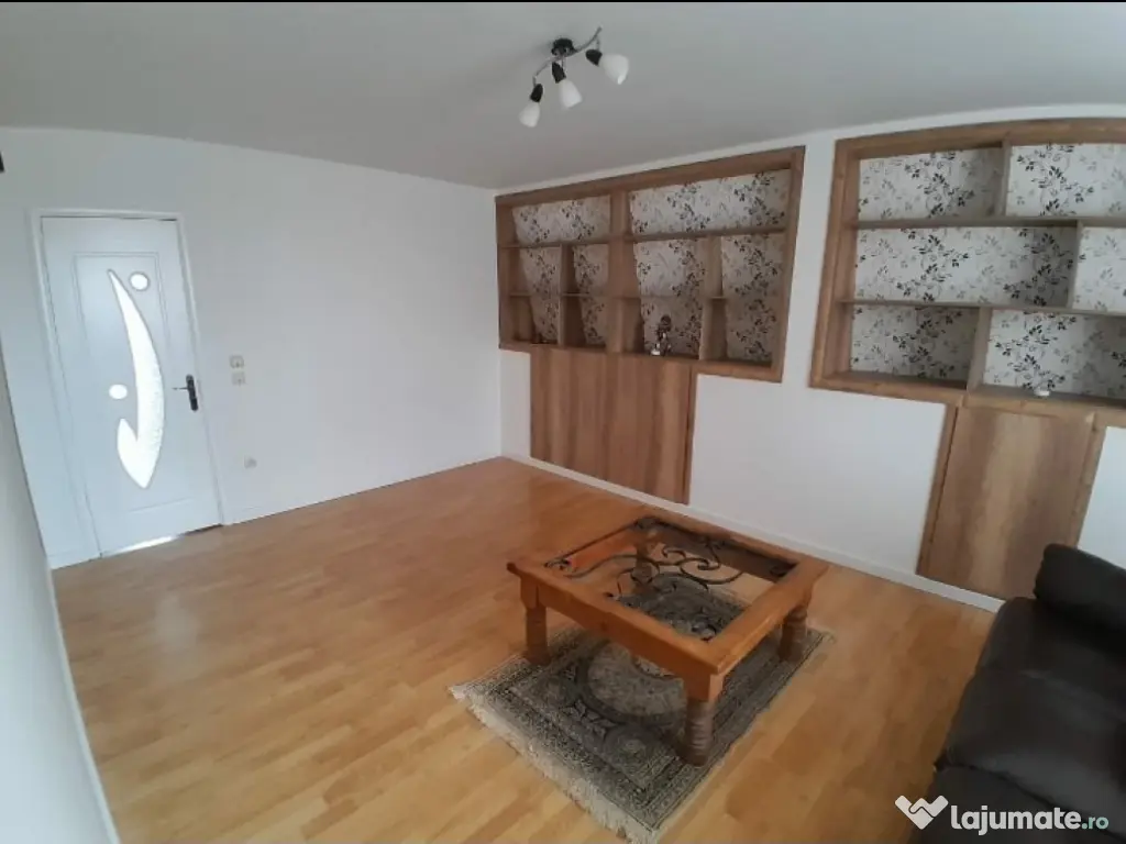 Apartament cu 3 camere Zona Zamca