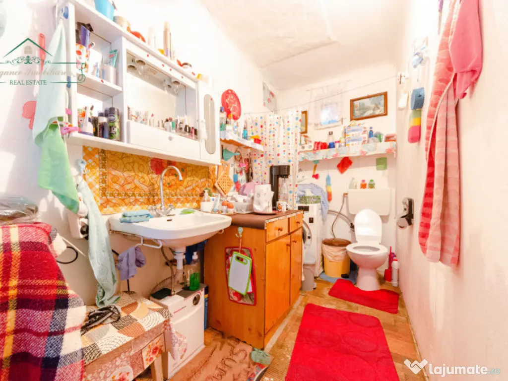 Casa cu 2 camere si 900 mp teren, zona Subcetate, Arad 