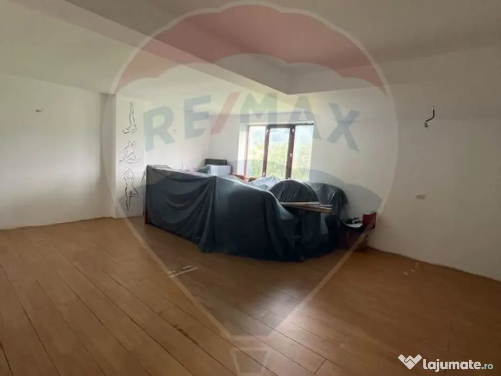 Pensiune/Casă cu 18 camere de vânzare în Campulung Mol... 