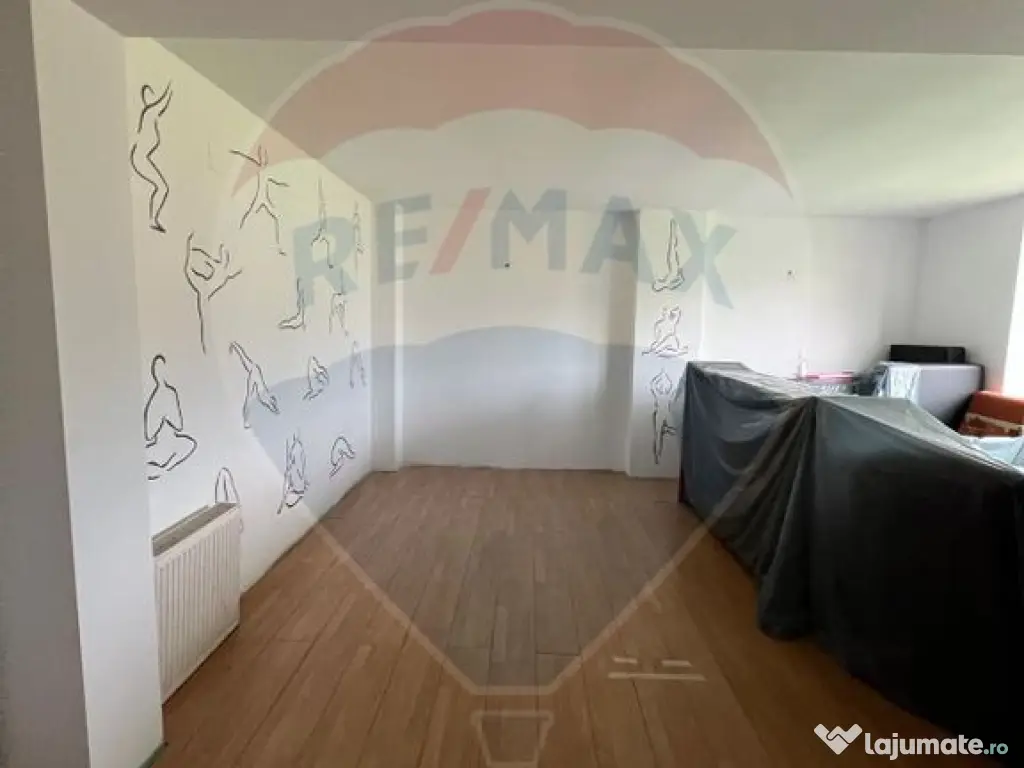 Pensiune/Casă cu 18 camere de vânzare în Campulung Mol... 